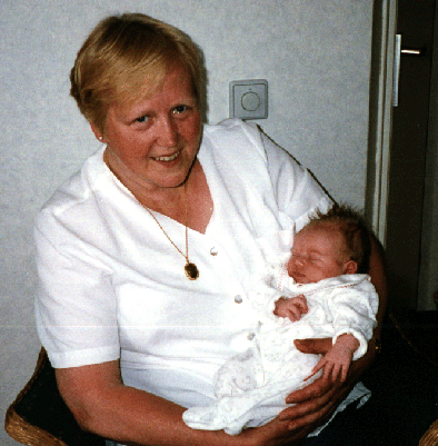 BIJ OMA VAN SCHIE
